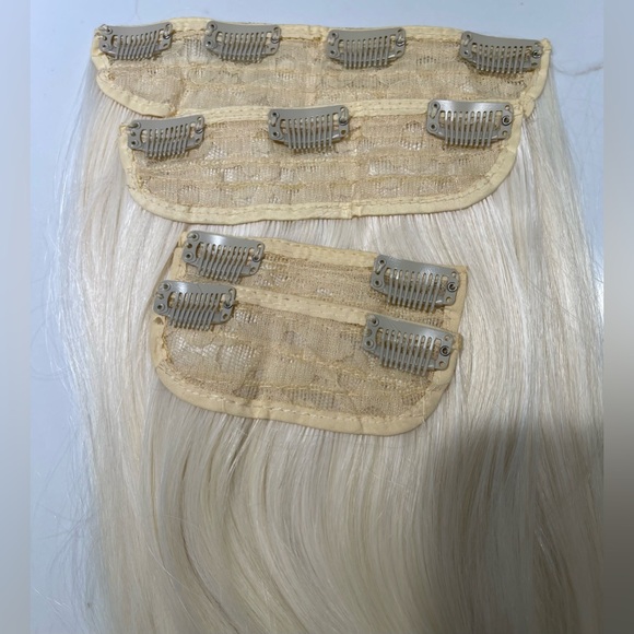 HAIR, 28” straight, 4 clip in extensions, platinum blonde - Picture 6 of 6